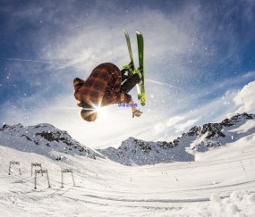 詹宁斯与马布里同场首秀感慨万千，传奇就在眼前，篮球精神传承不息