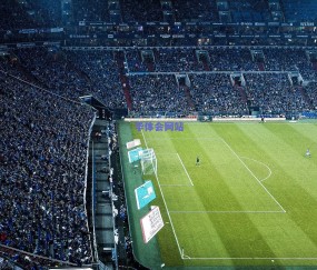 白岩松对话陈戌源引热议 白问犀利提问折射中国足球改革深水区